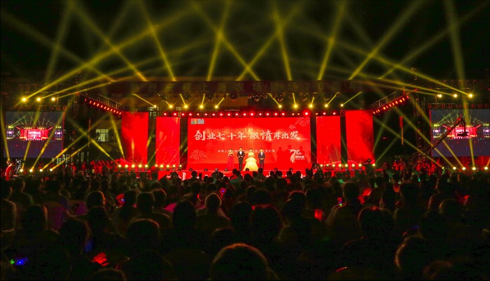 调整大小 晚会现场-.jpg