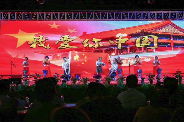 调整大小 手鼓舞——《我爱你中国》.JPG