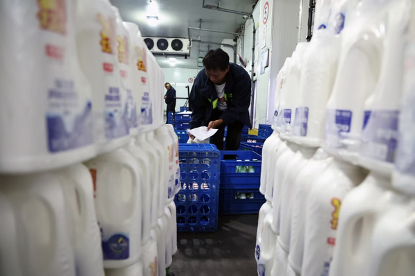 调整大小 光明乳业冷库管理员的“冰火两重天”２.png